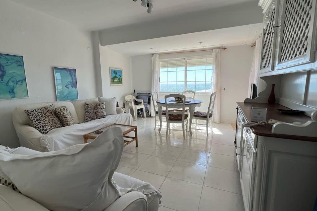 Apartamento Con Acceso Directo A La Playa Apartment Valencia Bagian luar foto