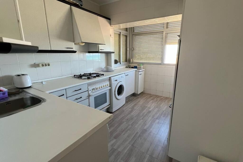 Apartamento Con Acceso Directo A La Playa Apartment Valencia Bagian luar foto