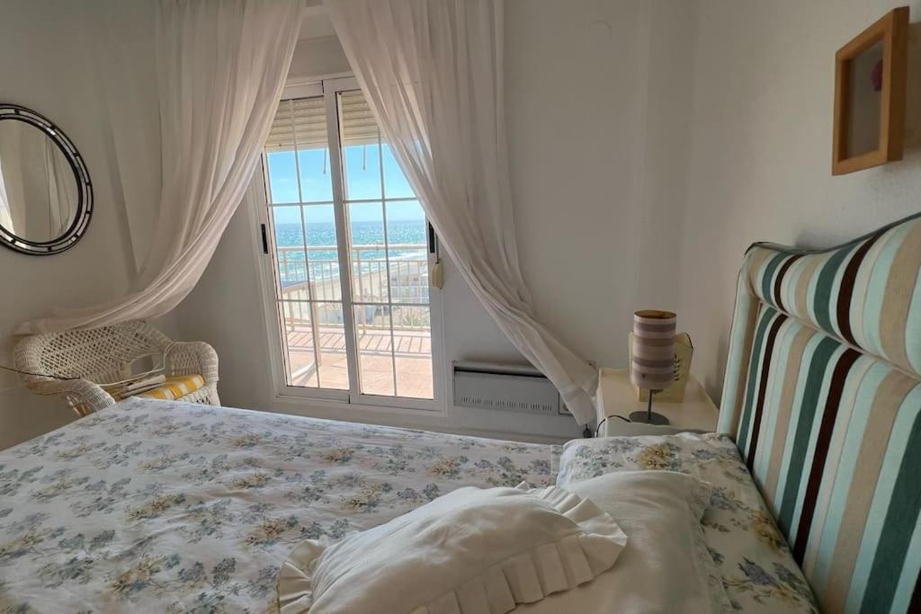 Apartamento Con Acceso Directo A La Playa Apartment Valencia Bagian luar foto